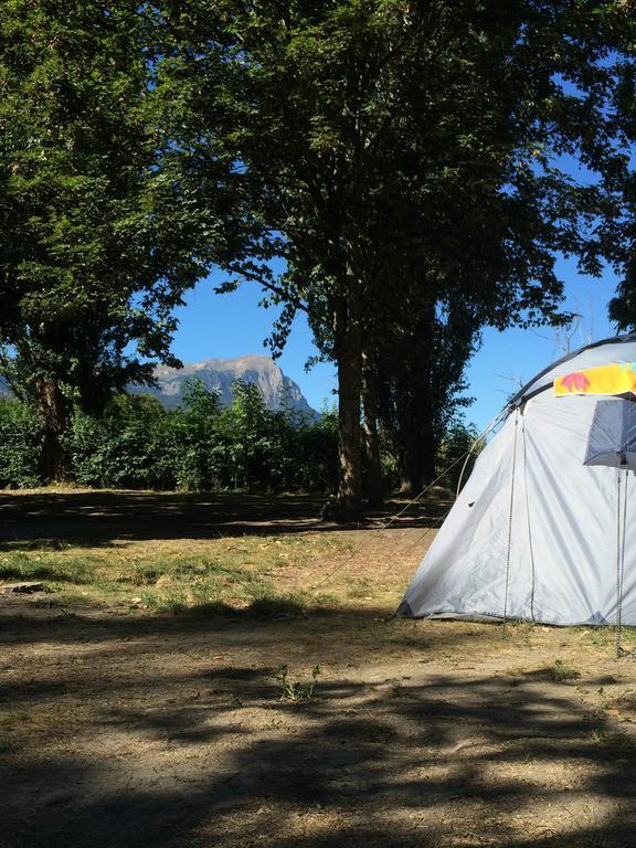 מלון אמבראן Camping Les Grillons מראה חיצוני תמונה
