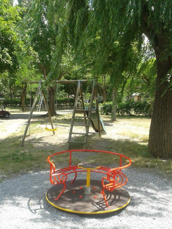 מלון אמבראן Camping Les Grillons מראה חיצוני תמונה