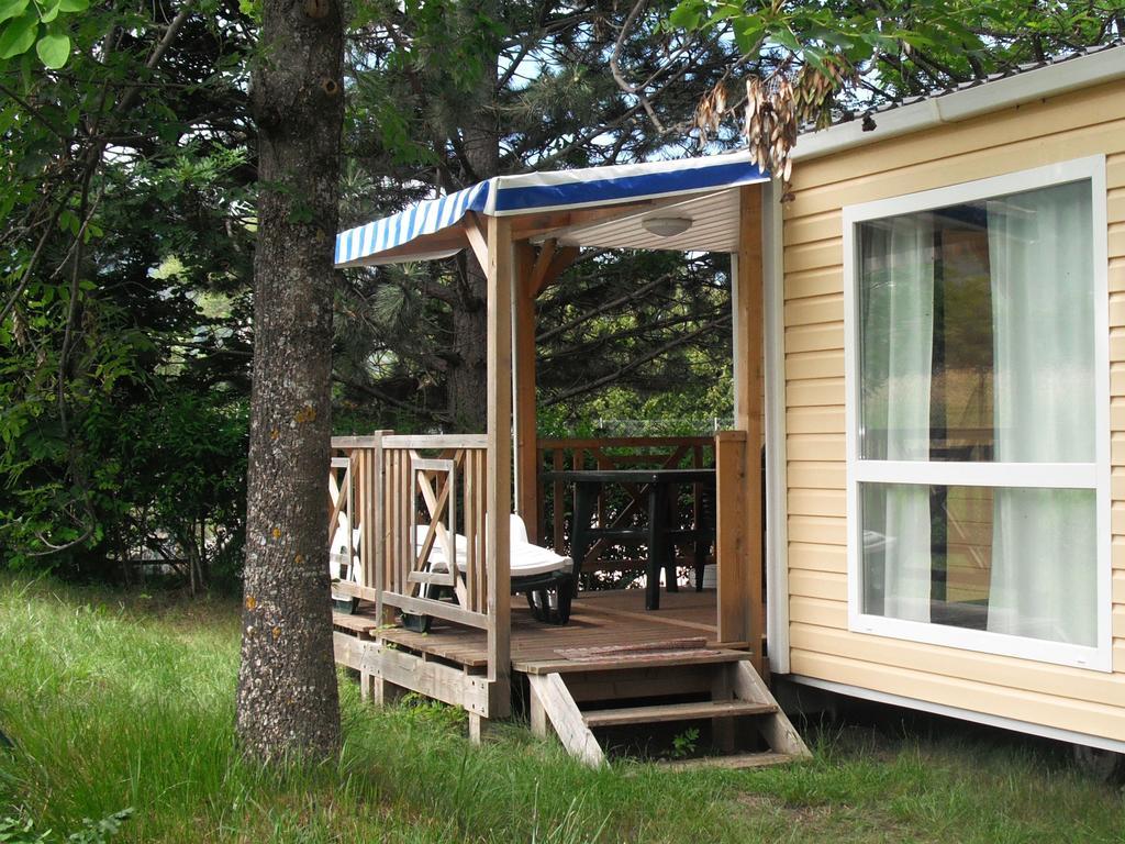 מלון אמבראן Camping Les Grillons מראה חיצוני תמונה